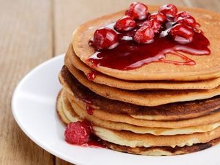 Панкейки з ягідним кюлі (200г)