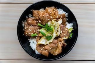 Gyu don riso con manzo