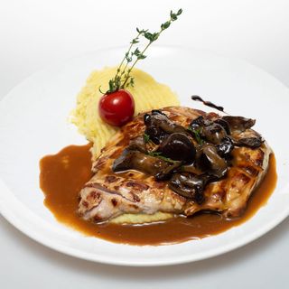 Свинско бон филе с горски гъби (400г)