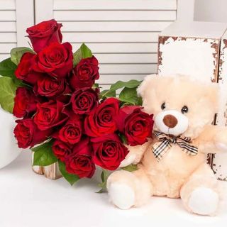 Buchet cu trandafiri rosii si ursulet de plus
