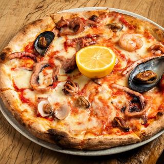 Pizza cu Fructe de Mare 32cm