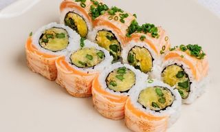 Uramaki łosoś opalany koyo - 8 szt -