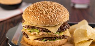 17. Hambúrguer Duplo