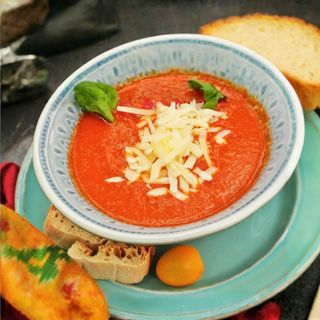 გამომცხვარი პომიდვრის წვნიანი პარმეზანით