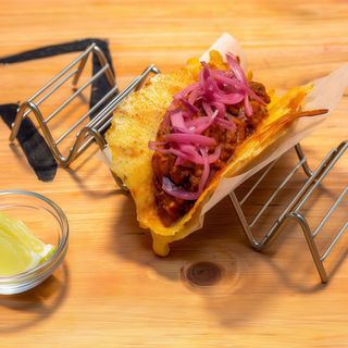 3 TACŌS CHILE CON CARNE