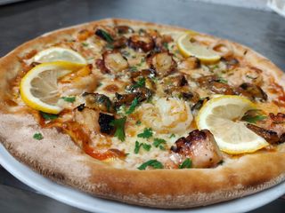 PIZZA CU FRUCTE DE MARE