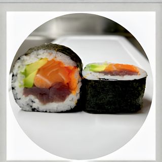 102 Futomaki De Aguacate Con Salmón Y Atún Con Masago (4 Uds.)