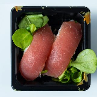 NIGUIRIS DE ATÚN (2 piezas)