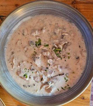 Piept de pui cu ciuperci și smântână