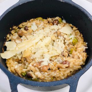 Risotto De Setas Con Espárragos Verdes, Calabacín Y Parmesano