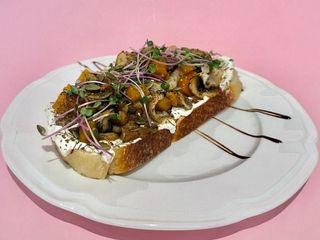 Тост з грибами та пряним гарбузом (360g)