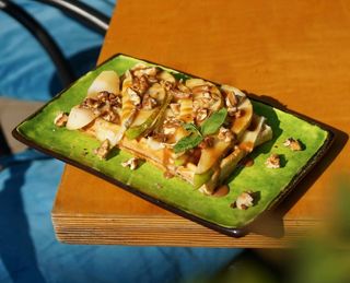 Вафля с грушею та сиром брі (250г)