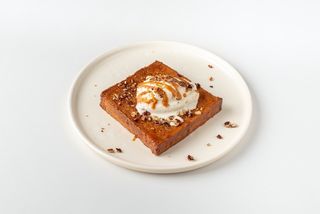 Френч тост с пеканом и карамелью