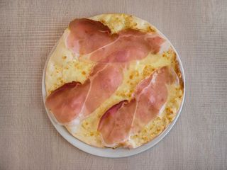 Margherita con prosciutto