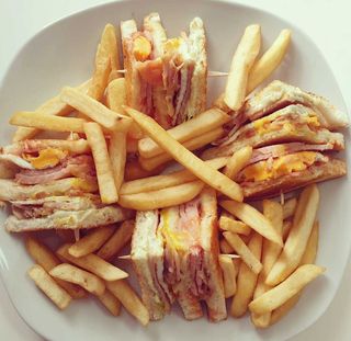 Sándwich Especial Charlie's De Pollo