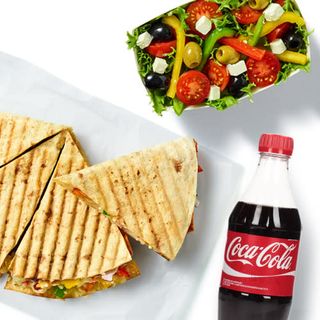 Zestaw Quesadilla z Wołowiną, sałatka lub ziemniaczki i napój