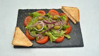 Salata sa tunom