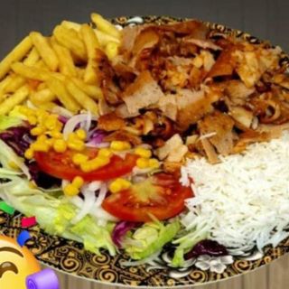 Plato de pollo..(ensalada patata carne pollo aroz)