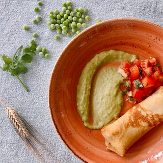 Crepe de Frango e Cogumelos, com Puré de Ervilhas e Salada de tomate (a partir das 12h00)