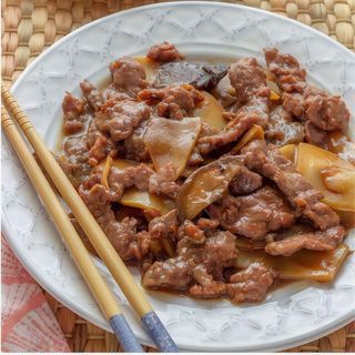 Ternera con bambú y setas