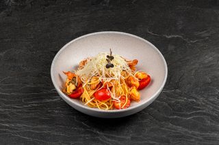 Спагетти с креветками в томатном соусе (350г)