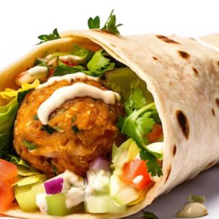 Falafel rollo con ensalada y patata fritas 