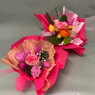 Composizione in spugna di fiori freschi