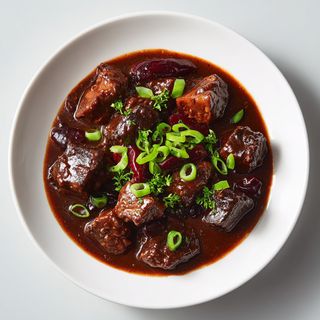 Gulasz wołowy z warzywami