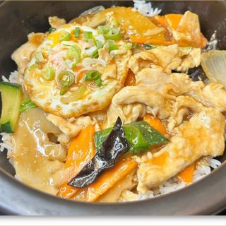 045- Riso in Pentola con Pollo / Rice in a pot with chicken / 鸡肉煲仔饭