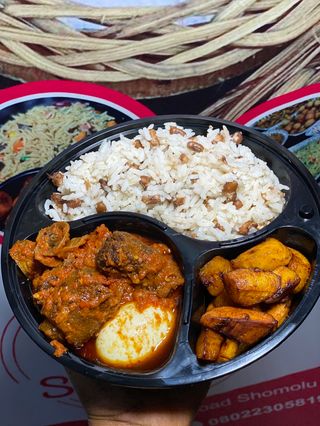 Rice and beans with assorted sauce 