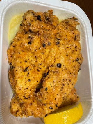 Пикантна пилешка пържола с хрупкава коричка (450г)