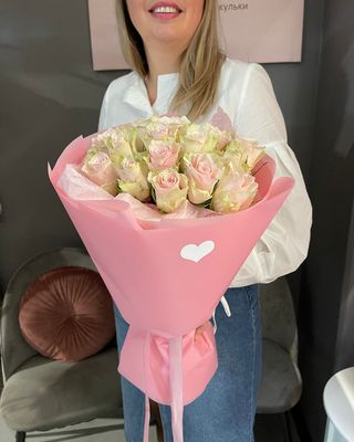 Монобукет з 15 ніжнорожевої троянди