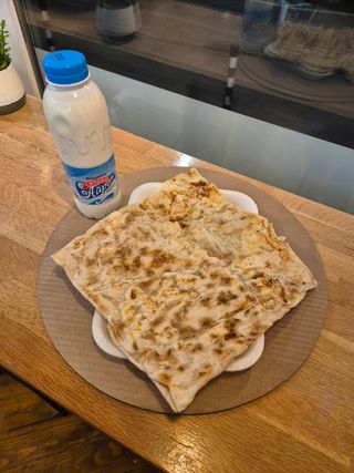 Едно гьозлеме със сирене + 1 айрян Ситово