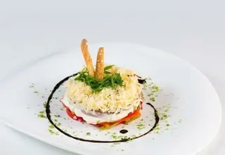 Salată cu limbă de vițel și castraveți