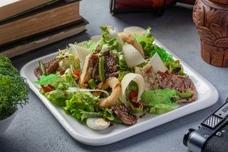 Теплый салат с телятиной