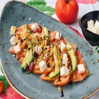 Ensalada De Tomate Con Aguacate