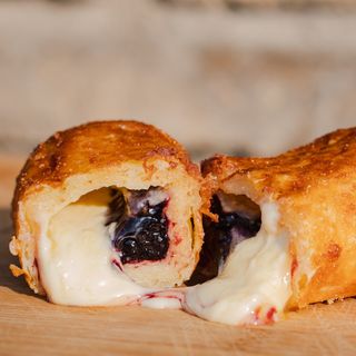 Pita punjena čokoladom i šumskim voćem