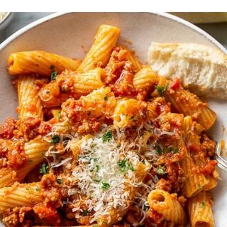 Pasta Al Pomodoro o bolognese E Bevanda