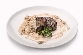 Телятина в сливочном соусе с грибами (300г)