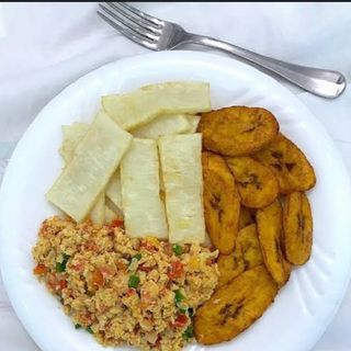 Fried yam plantain with egg sauce 