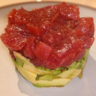 11. Atun con aguacate