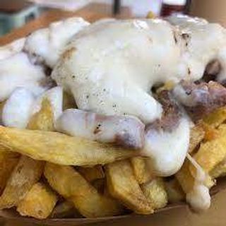 Porzione salsiccia provola e patatine