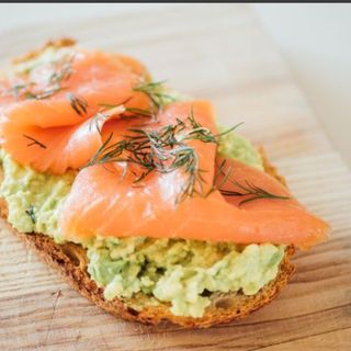Tosta De Salmón Y Guacamole