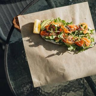 Брускетта з лососем і авокадо (200г)