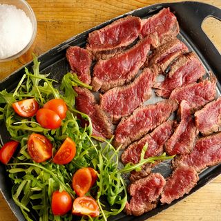 Tagliata di Scottona con rucola e pomodorini