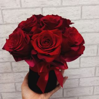 Flowerbox czerwone róże