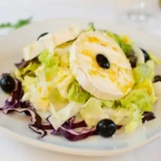 Ensalada mixta con queso de cabra