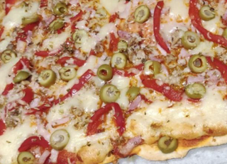 Pizza de atún y pimientos del piquillo (33 cm.)