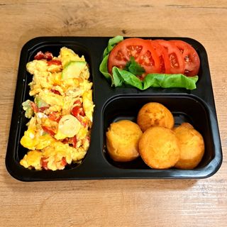 Omlet sa povrćem i projicama