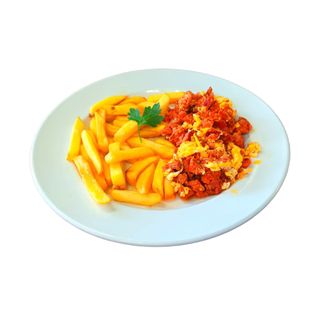 Revuelto de chorizo de ternera con huevo + patatas fritas + bebida de 33cl